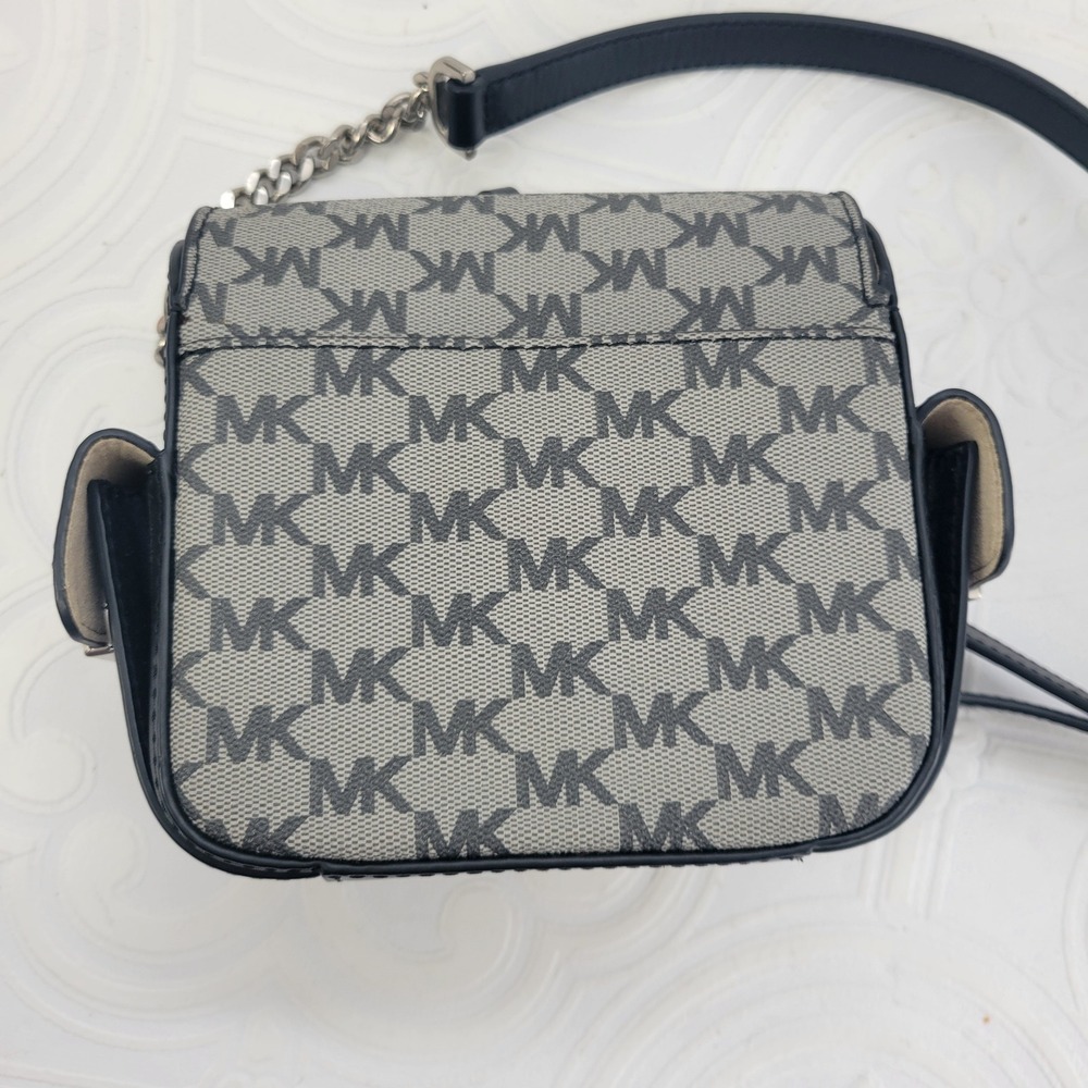 Michael Kors Studio Scout Collection Medium Moulded Camera Bag Black MK Logo New - Picture 11 of 16